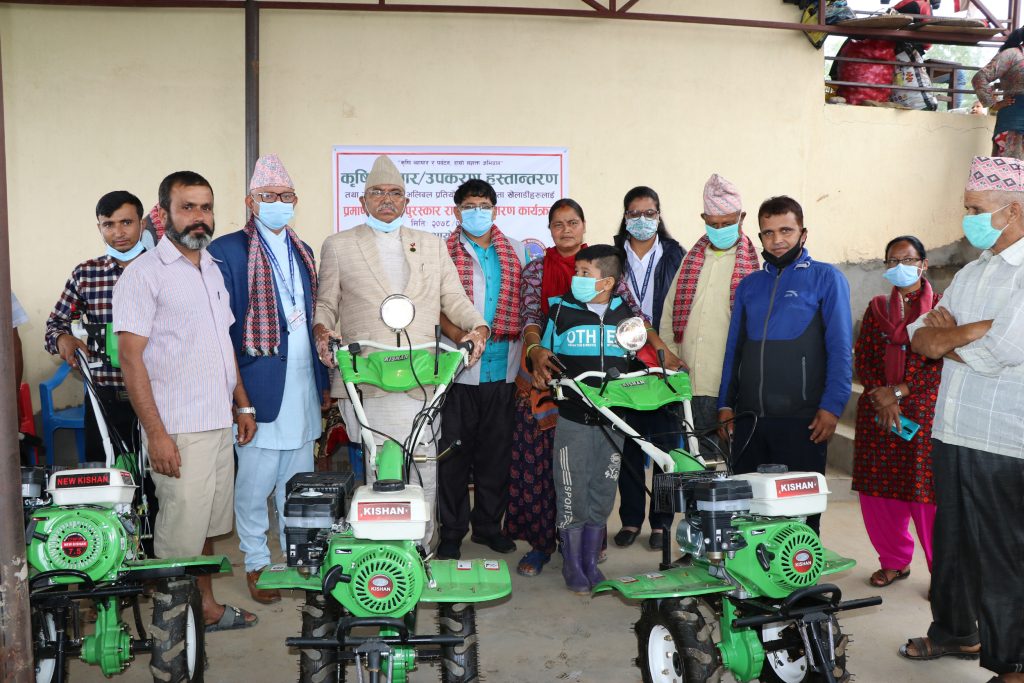 नमोबुद्धका कृषकलाई अनुदानमा कृषि औजार वितरण