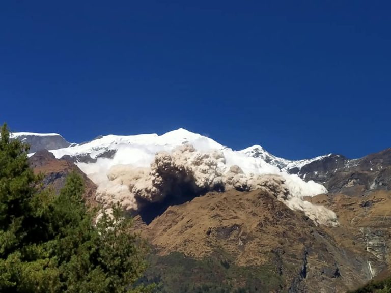 मुस्ताङमा हिमपहिरो, भागदौड हुँदा कम्तिमा ७ जना घाइते, स्थानीयलाई सुरक्षित स्थानमा सारिँदै