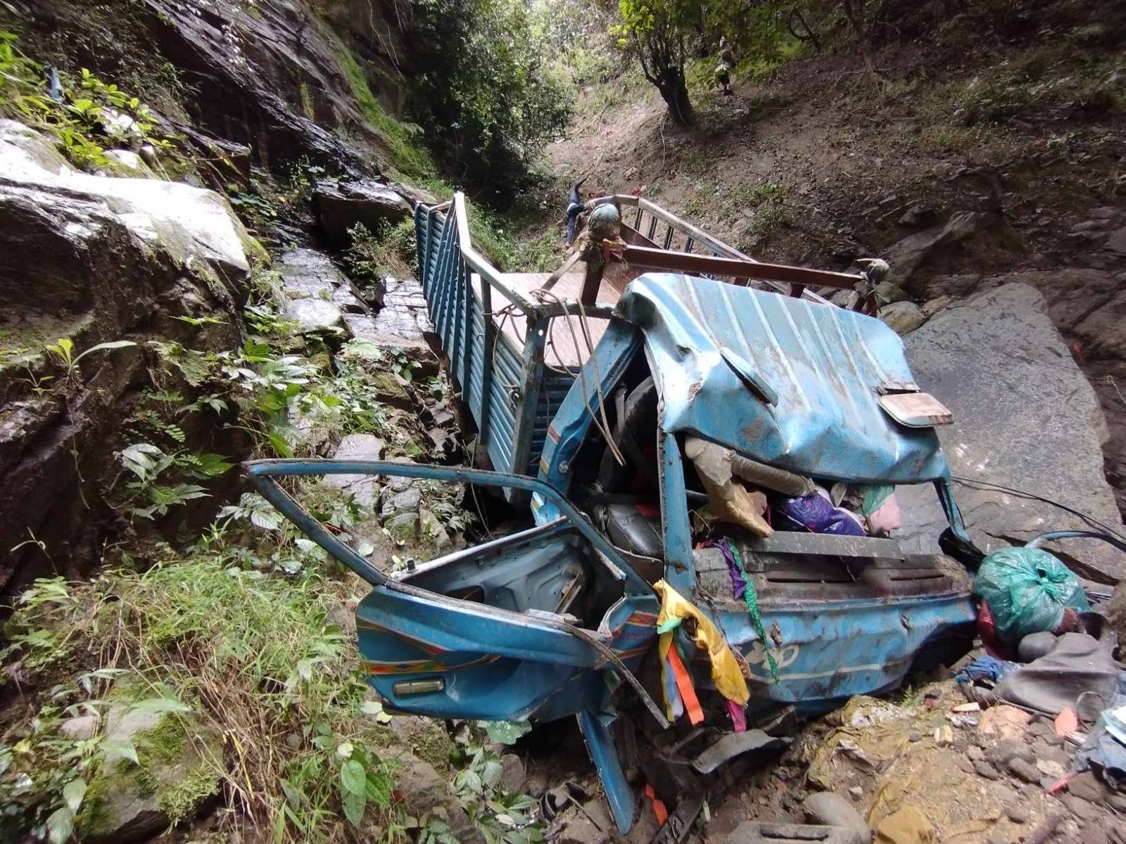 अनियन्त्रित भएर ट्रक खस्दा चालकको मृत्यु