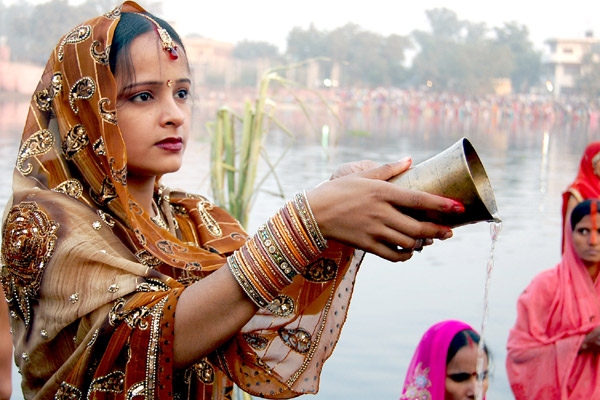 सुर्यको उपासना गरी आज छठ मनाइँदै