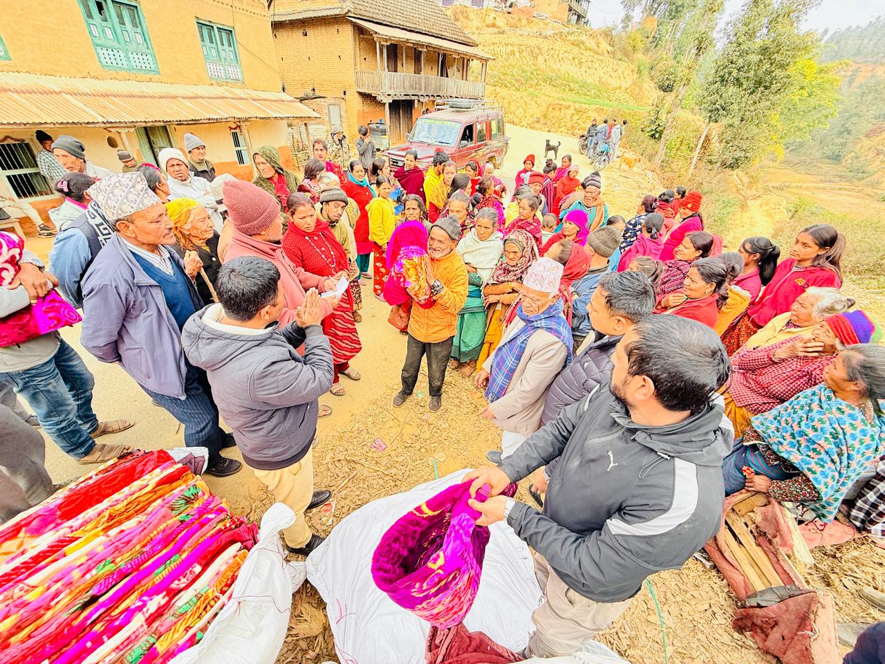 नमोबुद्ध वडा नं १० का १ सय १० परिवारलाई ब्लाङकेट वितरण